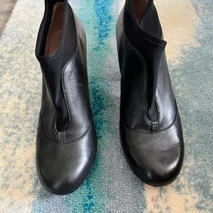 Taryn Rose Black Leather Heeled Bootie (US 8)